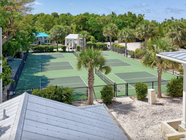 From Villa walk to shops, grocery store, restaurants and the parks!